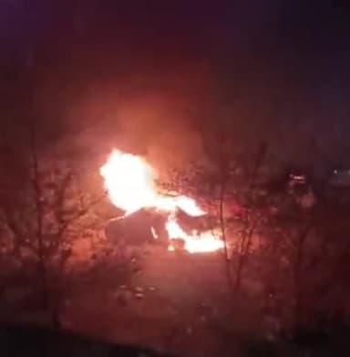 राजनांदगांव: बसंतपुर थाना क्षेत्र के नंदई मोहारा मार्ग में सड़क किनारे खड़ी कार में लगी आग दमकल की मदद से आग पर पाया गया काबू