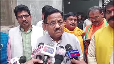 गोरखपुर: भाजपा की दलित कार्यकर्ता पर हुए हमले के बाद उसके घर नंदानगर पहुंचे भाजपा के राष्ट्रीय महासचिव ने जताया दुख