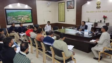 बूंदी: जिला कलेक्ट्रेट में जिला  कलेक्टर  ने की बूंदी महोत्सव तैयारियों की समीक्षा