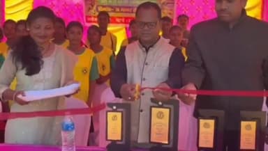 भरनो: भरनो में प्रखंड स्तरीय मुख्यमंत्री आमंत्रण फुटबॉल कप प्रतियोगिता का फीता काटकर हुआ शुभारंभ, बीडीओ रहे मुख्य अतिथि