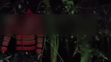 पडरौना: रामपुरपट्टी के बकुलहर टोला में घर से लापता युवक का कई दिनों बाद गन्ने के खेत में शीशम के पेड़ में लटकता मिला शव