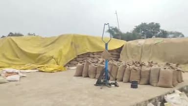 बलौदाबाज़ार: मौसम मे नमी,जिले मे सभी धान खरीदी केंद्रो मे बारिश से बचाव संबंधित निर्देश जारी,धान भीगा तो जिम्मेदारी केंद्र प्रभारी की