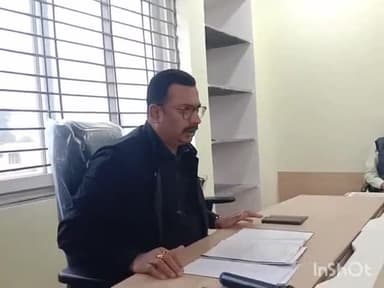 बड़ा मलेहरा: एस डी एम कार्यालय में सहायक निर्वाचन अधिकारी ने गणना एजेंटों को दिया प्रशिक्षण