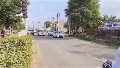 उकलाना: भूना उकलाना रेलवेफाटक पर रेलवेपुल बनने को लेकर बिना विकल्प रस्ता बंद करने पर आमजन झेल रहे है,वैकल्पिक रस्ता देने की मांग