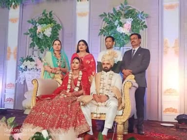 श्रीमती सुनीता वीरेंद्र गोदारा प्रधान पंचायत समिति रायसिंहनगर के पुत्र  तुषार के शादी समारोह विंडसर पॉम रिसॉर्ट श्रीगंगानगर  में पहुंचकर शुभकामनाएं और आशीर्वाद दिया साथ ही समस्त गोदारा परिवार को शादी समारोह की  बधाई दी
#रायसिंहनगर