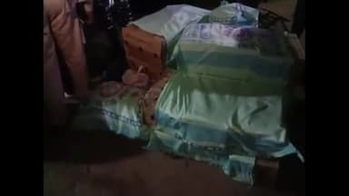 সোণাৰি: সোণাৰি টাওকাকত পুৱতি নিশা আৰক্ষীয়ে জব্দ কৰে অবৈধ বিলাতী মদ