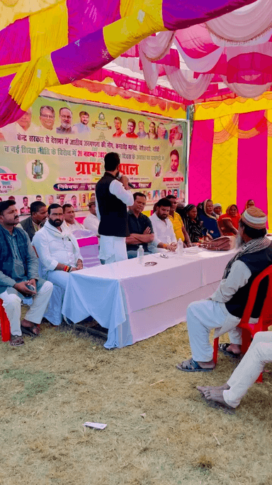 बगहा पुलिस ज़िला अन्तर्गत राजद के ग्राम चौपाल कार्यक्रम में अपनी बातो को रखते हुए।
#राजद #राष्ट्रीय_जनता_दल
#RJD