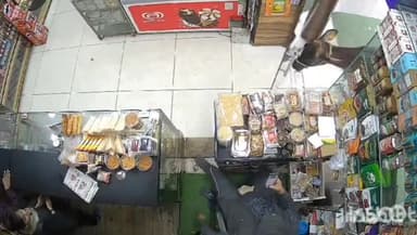 मुज़फ्फरनगर: अस्पताल चौक पर एक दुकान में घुसी आवारा गए दुकानदारों में मचा हड़काम घटना सीसीटीवी कैमरे में कैद