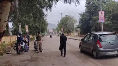 बूंदी: जिले में यातायात पुलिस ने यातायात नियम तोड़ने वाले यातायात नियम का उल्लंघन करने वाले 10 वाहन चालकों के चालान काटे