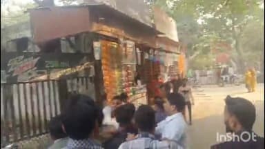 लखीमपुर: सदर कोतवाली क्षेत्र के विलोबी हाल में दो गुटों के बीच हुई जमकर मारपीट वीडियो हुआ सोशल मीडिया पर जमकर वायरल