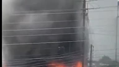 हुज़ूर: भोपाल के एयरपोर्ट रोड स्थित हार्डवेयर की शॉप में लगी आग, मौके पर पहुंची फायर ब्रिगेड की टीम