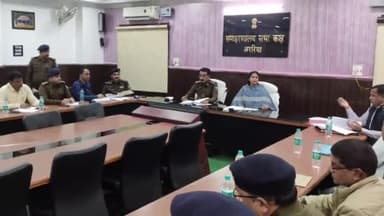 अररिया: समाहरणालय परिसर स्थित आत्मन कक्ष में डीएम की अध्यक्षता में सड़क सुरक्षा को लेकर हुई बैठक, दिए कई निर्देश