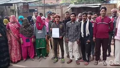 बाड़ी: नगर पालिका कार्यालय पर ठेका सफाई कर्मियों ने दिया ज्ञापन