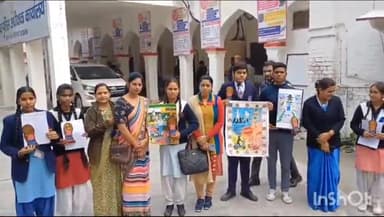 मुज़फ्फरनगर: SSP कार्यालय पर यातायात नवंबर माह के अंतर्गत विभिन्न प्रतियोगिताओं में प्रतिभाग करने वाले बच्चों को SSP ने किया सम्मानित