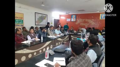 धौलपुर: कलेक्ट्रेट के सभागार कक्ष में जिला निर्वाचन अधिकारी की अध्यक्षता में मतगणना से पूर्व की तैयारी को लेकर हुई बैठक