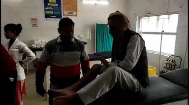 इटावा: सेंट मेरी स्कूल के पास प्राइवेट एम्बुलेंस ने बाइक सवार को मारी टक्कर, जिला अस्पताल में हुआ इलाज