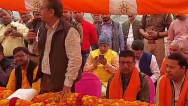 गोंडा: पृथ्वीपालगंज ग्रंट सहित आधा दर्जन स्थानों पर MP कीर्तिवर्धन सिंह ने किया जनसंवाद, चहुंमुखी विकास करने की कही बात