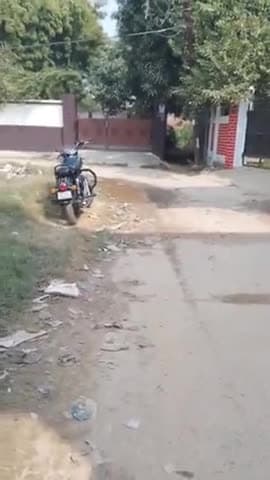 हमारे गाव चकगोरया में नाली की कोई व्यवस्था नहींl गाँव में नाली समस्या है। घरों के पास पानी जमा l
#azamgarh #dmazamgarh