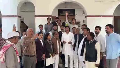 इटावा: बढ़े हुए सिलेंडर के दामों को लेकर शहर कांग्रेस कमेटी ने कलेक्ट्रेट में राज्यपाल के नाम डीएम को सौंपा ज्ञापन