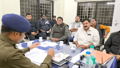 सिंगरौली: कोल परिवहन करने वाले ट्रांसपोर्टरों की एसडीओपी देवसर द्वारा एसडीओपी कार्यालय देवसर में ली गई बैठक
