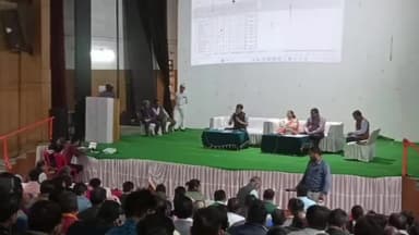 हरदोई: रसखान प्रेक्षागृह में जिलाधिकारी ने विधानसभा गोपामऊ के BLO व पर्यवेक्षकों से किया संवाद, नए मतदाता जोड़ने के दिए निर्देश