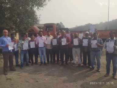 चास: BMS ने चलाया बोकारो स्टील प्लांट के ऑपरेशन गैरेज विभाग में हस्ताक्षर अभियान, इस्पातकर्मियो, तथा ठेका मजदूरों ने लिया भाग