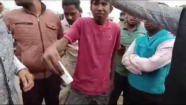 करछना: करछना में ई-रिक्शा पलटने से चालक समेत तीन लोग हुए घायल, एक युवक का टूटा पैर नशे की हालत में मिले तीनों युवक