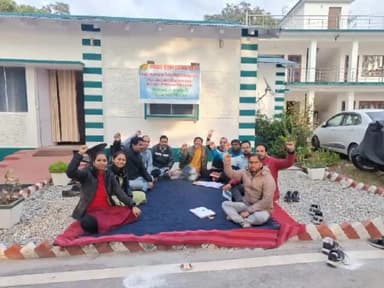 चमोली: 12 सूत्रीय मांगों पर कार्रवाई नहीं होने से खफा डिप्लोमा इंजीनियर्स का गोपेश्वर में कार्य बहिष्कार दूसरे दिन भी रहा जारी