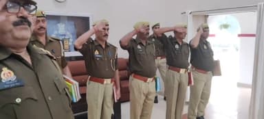 लखीमपुर: एसपी गणेश प्रसाद ने रिजर्व पुलिस लाइन लखीमपुर स्थित परेड ग्राउंड में साप्ताहिक परेड का किया निरीक्षण