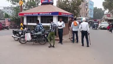 गोपालगंज: शहर के अंबेडकर चौक सहित पूरे जिले में पुलिस ने चलाया वाहन जांच अभियान, वसूला गया ₹1.95 लाख का जुर्माना