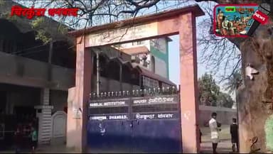 चिरकुंडा नगर परिषद के सिटी मैनेजर मुकेश निरंजन नंदलाल हाई स्कूल के छात्र,छात्रों को सरकार की  योजना बताया