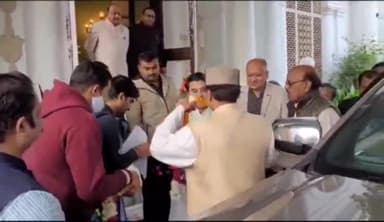 ग्वालियर गिर्द: ग्वालियर के जय विलास पैलेस में सिंधिया ने कार्यकर्ताओं से की मुलाकात