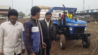 पिछोर: कृषि उपज मंडी पिछोर में फैली अव्यवस्थाएं, अचानक बारिश होने से नहीं हो पा रही किसानों की मूंगफली की खरीद