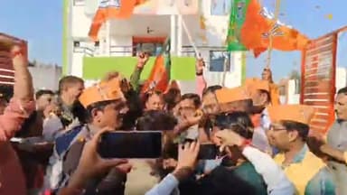 गोंडा: मध्यप्रदेश, छत्तीसगढ़ एवं राजस्थान में भाजपा की पूर्ण बहुमत से जीत, गोण्डा BJP जिला कार्यालय पर भाजपाइयों ने मनाया जश्न