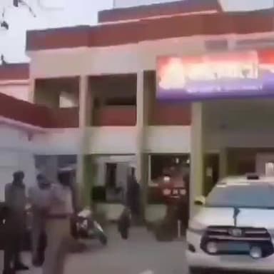 धनौरा: गजरौला थाना क्षेत्र के एक मोहल्ले की रहने वाली युवती शादी से पहले प्रेमी संग हुई फरार दिल्ली से पुलिस ने किया बरामद