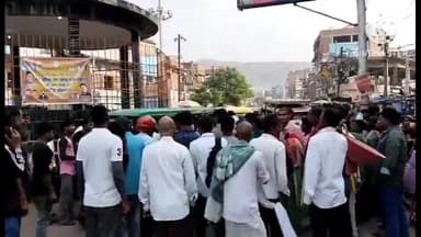 शेखपुरा: चांदनी चौक पर अनियंत्रित होकर पलटा ई-रिक्शा, महिला हुई घायल