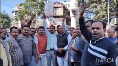 गोला गोकरणनाथ: राजस्थान, एमपी व छत्तीसगढ़ में हुए विधानसभा चुनाव में भाजपा ने जीत की दर्ज, गोला नगर में भाजपा कार्यकर्ताओं ने जताई खुशी