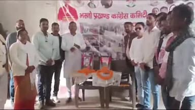 भरनो: प्रखंड में परमवीर अल्बर्ट एक्का की तस्वीर पर कांग्रेसियों ने सुमन अर्पित कर मनाई पुण्यतिथि