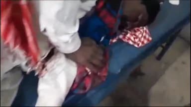 अररिया: हरियाबारा चौक के समीप सड़क पार कर रहे एक व्यक्ति को अनियंत्रित बाइक सवार ने ठोकर मार कर किया घायल सदर अस्पताल में भर्ती