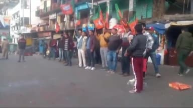 चमोली: तीन राज्यों के विधानसभा चुनाव में भाजपा की जीत पर गोपेश्वर में कार्यकर्ताओं ने की आतिशबाजी