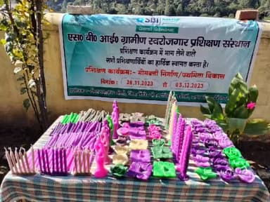 चमोली: जिला विधिक सेवा प्राधि॰ और SBI ग्रामीण स्वरोजगार प्रशिक्षण संस्थान ने जिला कारागार में मोमबत्ती बनाने का दिया प्रशिक्षण