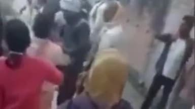 करछना: बीरपुर गांव में जमीनी विवाद को लेकर दो पक्षों में हुई जमकर मारपीट, वीडियो सोशल मीडिया पर हुआ वायरल