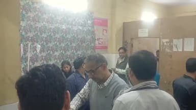 इकौना: महादेईया के पास बाइक से गिरकर 3 लोग हुए घायल, एक जिला अस्पताल हुआ रेफर