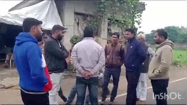 कासगंज: खेड़िया मौहल्ला में हनी ट्रैप में फंसकर शिक्षक ने फांसी लगाकर की आत्महत्या, पुलिस ने शव को पोस्टमार्टम के लिए भेजा