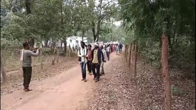 कांकेर: जिले में अबूझमाडिया समाज मंच व संयुक्त मंच कोयलीबेड़ा ने अनिश्चितकालीन धरना-प्रदर्शन को लेकर तहसीलदार को दिया ज्ञापन