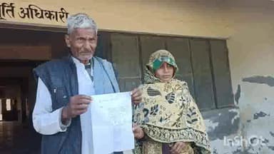 कासगंज: नगला मोहन निवासी ग्रामीणों ने प्रधान पर विकास कार्य न कराने का आरोप लगाकर डीएम को सौंपा शिकायती पत्र