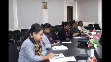 सिमडेगा: सिमडेगा उपायुक्त के द्वारा समाहरणालय में समाज कल्याण विभाग द्वारा संचालित योजना एवं कार्यों का किया समीक्षा