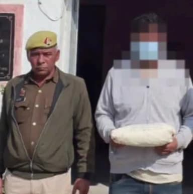 गाज़ियाबाद: थाना मधुबन बापूधाम पुलिस ने 1 किलो 200 ग्राम अवैध गांजे के साथ एक अभियुक्त को पोस्टल तिराहे के पास से किया गिरफ्तार