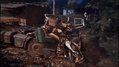 अररिया: हरियाबारा टोल प्लाजा के समीप ऑटो को बचाने के क्रम में ट्रक अनियंत्रित होकर पलटा, हादसे में चालक और खलासी हुआ घायल