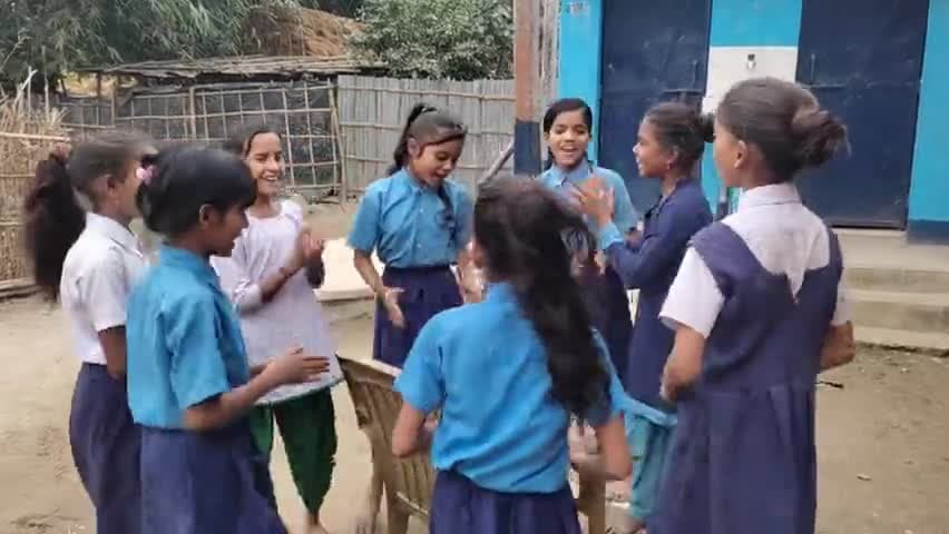 *...पहाड़ा... सीखने का रोचक अंदाज..*
पहाड़ा वही बस सीखने का अंदाज अलग जो स्टूडेंट्स को बहुत पसंद आया ।। इसी तरह 20 तक का पहाड़ा आसानी से याद कर लेंगे बच्चे ।।
#पढ़ेगा_सीमांचल 
#बढ़ेगा_सीमांचल